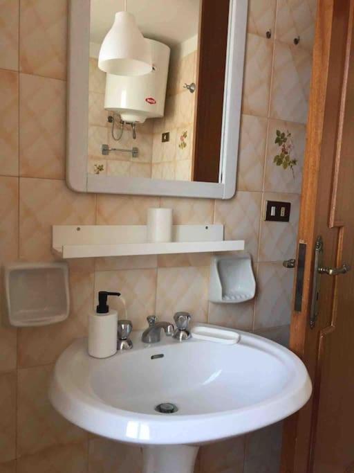 Alloggio Incantevole Storico Apartment Carovigno Exterior photo